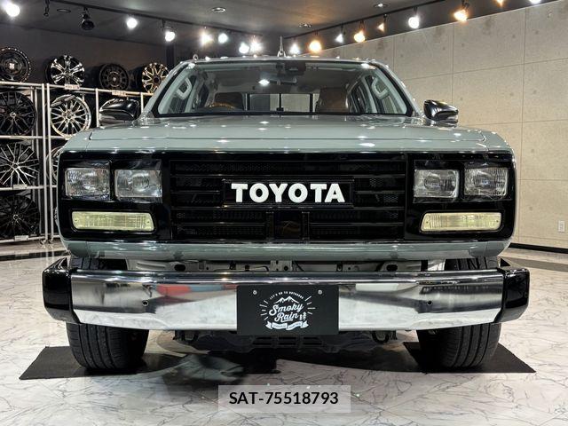 Toyota HILUX 2022-08 7876826-1