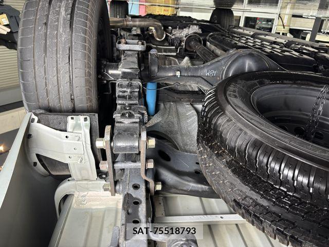 Toyota HILUX 2022-08 7876826-25