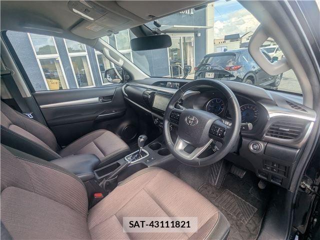 Toyota HILUX 2018-05 7876838-11