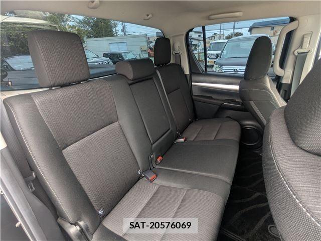 Toyota HILUX 2018-06 7902712-12