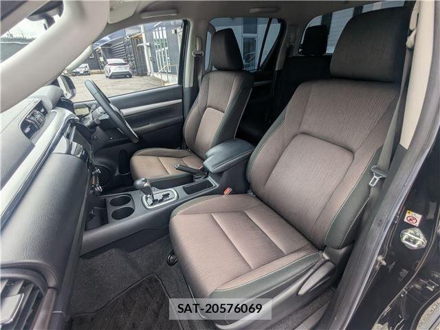 Toyota HILUX 2018-06 7902712-13