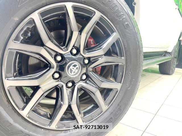 Toyota HILUX 2021-12 7902708-12