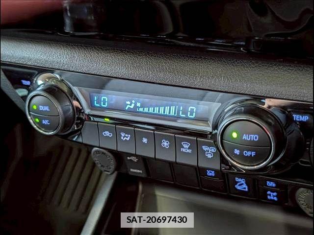 Toyota HILUX 2023-04 7962015-8