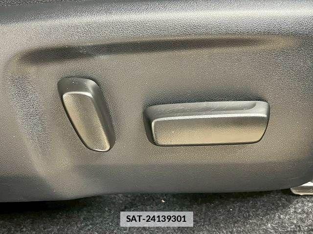 Toyota HILUX 2023-10 7962014-9