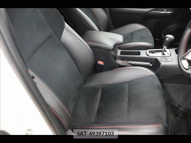 Toyota HILUX 2023-04 7979461-10