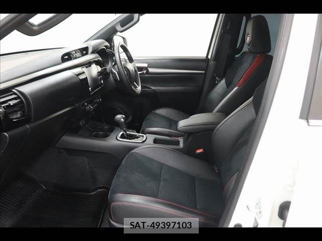 Toyota HILUX 2023-04 7979461-12