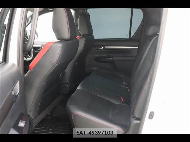 Toyota HILUX 2023-04 7979461-13