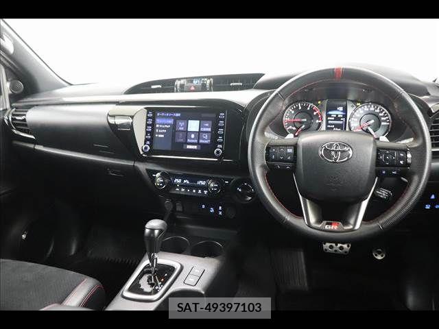 Toyota HILUX 2023-04 7979461-1
