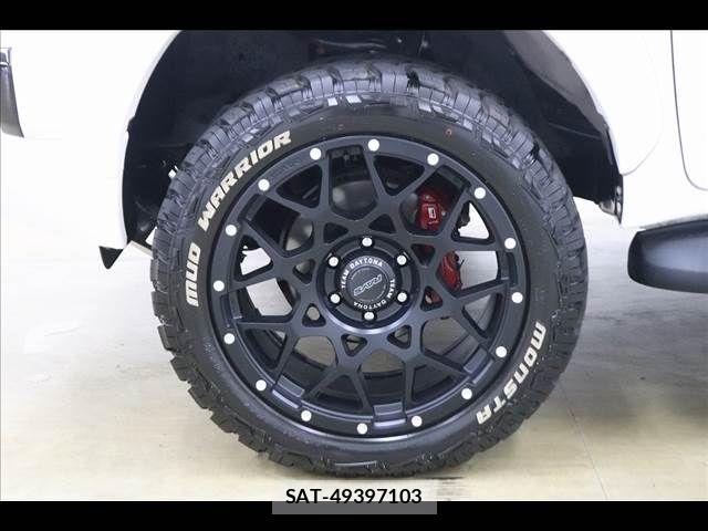 Toyota HILUX 2023-04 7979461-23