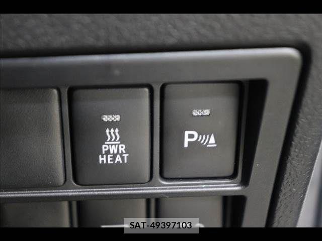 Toyota HILUX 2023-04 7979461-6
