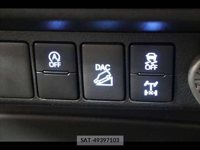 Toyota HILUX 2023-04 7979461-7