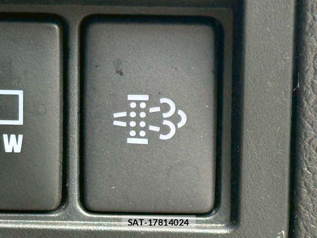 Toyota HILUX 2022-05 7979452-11