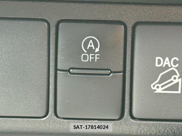 Toyota HILUX 2022-05 7979452-12