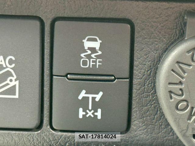 Toyota HILUX 2022-05 7979452-14