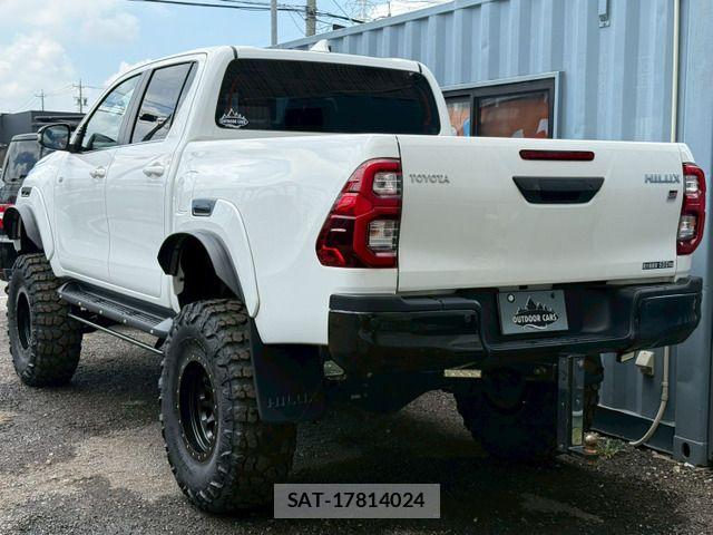 Toyota HILUX 2022-05 7979452-1