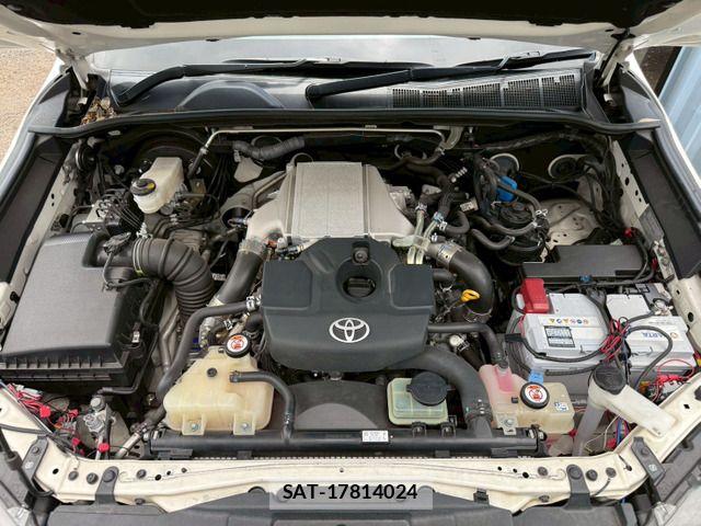 Toyota HILUX 2022-05 7979452-3
