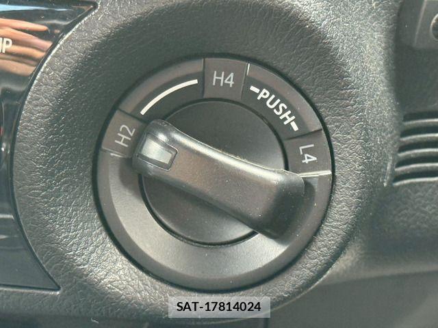Toyota HILUX 2022-05 7979452-6