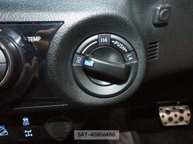 Toyota HILUX 2023-03 7979462-15