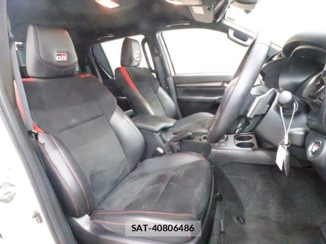 Toyota HILUX 2023-03 7979462-3