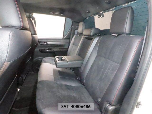Toyota HILUX 2023-03 7979462-7