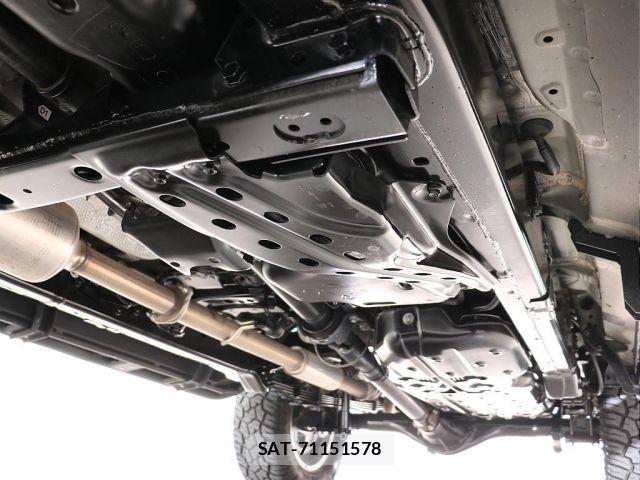Toyota HILUX 2022-01 7979460-10