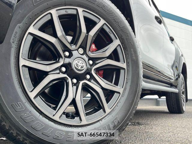 Toyota HILUX 2022-03 7979463-12