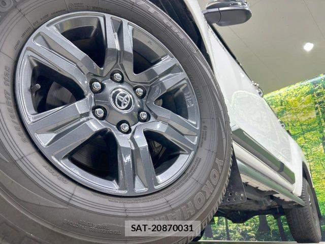 Toyota HILUX 2022-08 7979464-12