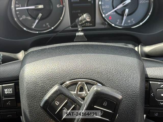 Toyota HILUX 2021-07 8035967-4