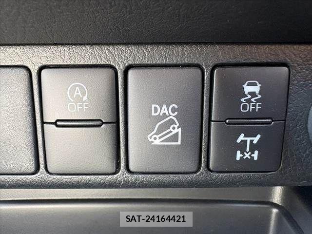 Toyota HILUX 2021-07 8035967-5