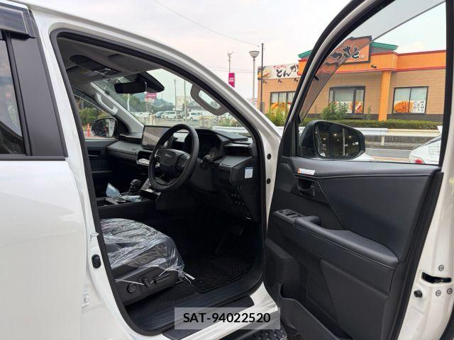 Toyota HILUX 2026-07 8074001-13