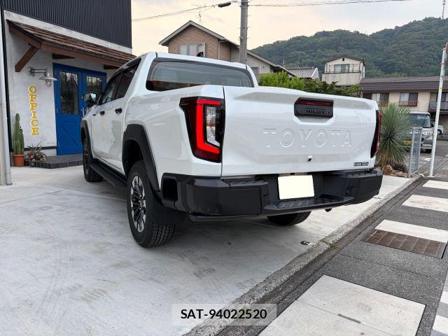 Toyota HILUX 2026-07 8074001-3