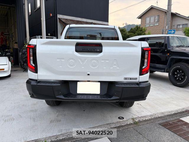 Toyota HILUX 2026-07 8074001-4