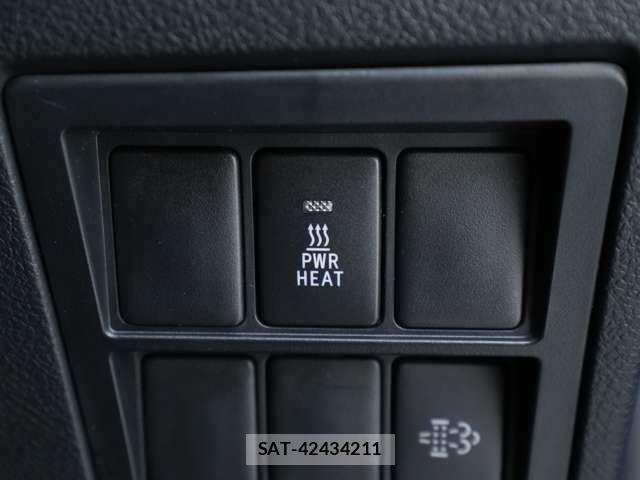 Toyota HILUX 2019-11 8099598-12