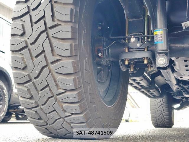 Toyota HILUX 2024-08 8099593-14