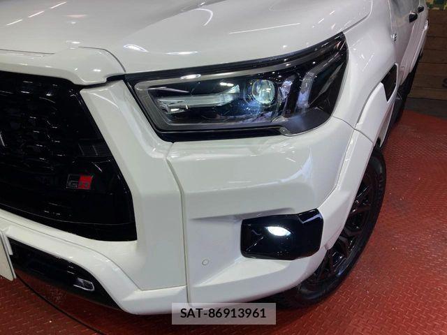 Toyota HILUX 2023-02 8099594-11