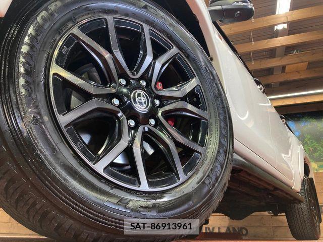 Toyota HILUX 2023-02 8099594-12