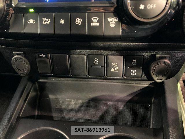 Toyota HILUX 2023-02 8099594-5