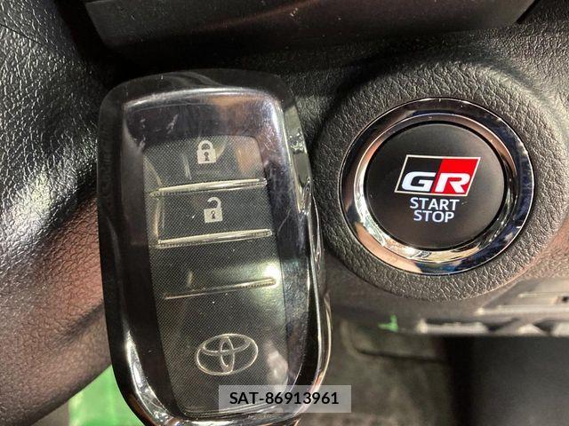 Toyota HILUX 2023-02 8099594-6
