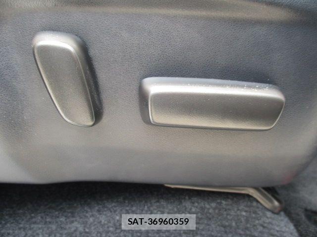 Toyota HILUX 2023-08 8099592-11