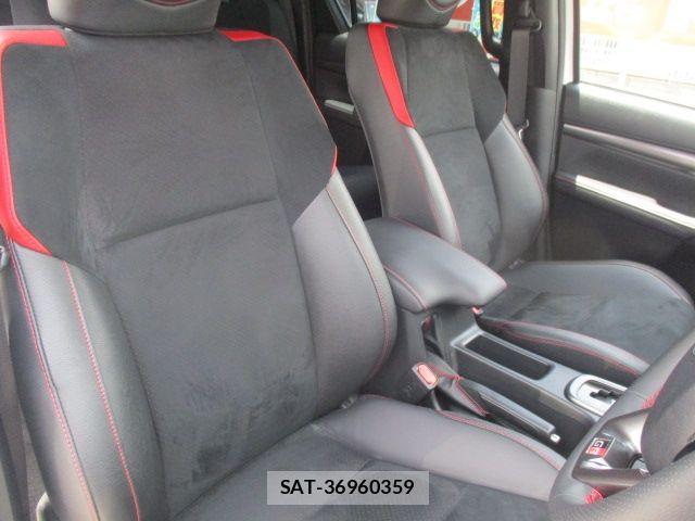 Toyota HILUX 2023-08 8099592-13