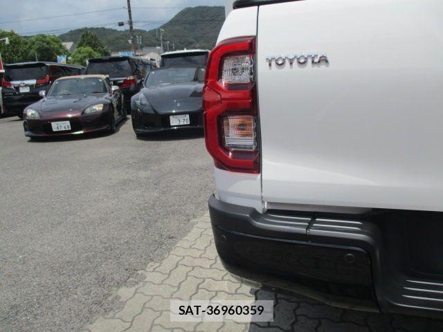 Toyota HILUX 2023-08 8099592-25