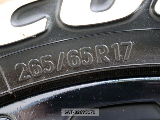 Toyota HILUX 2023-01 8099590-11