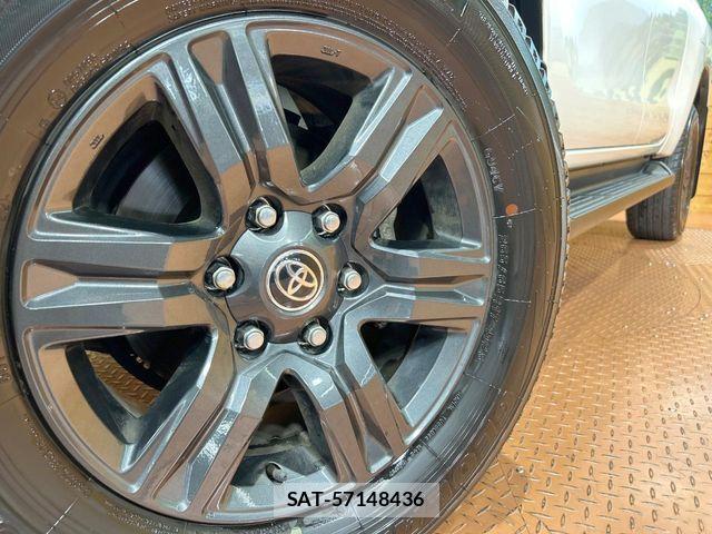 Toyota HILUX 2023-02 8099597-12