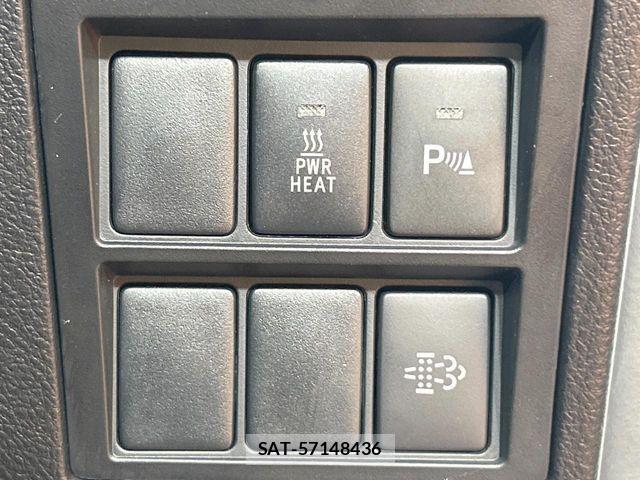 Toyota HILUX 2023-02 8099597-6