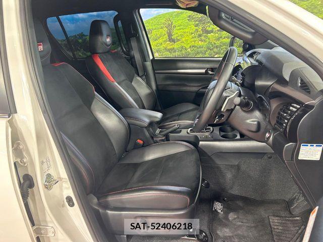 Toyota HILUX 2023-08 8130503-11