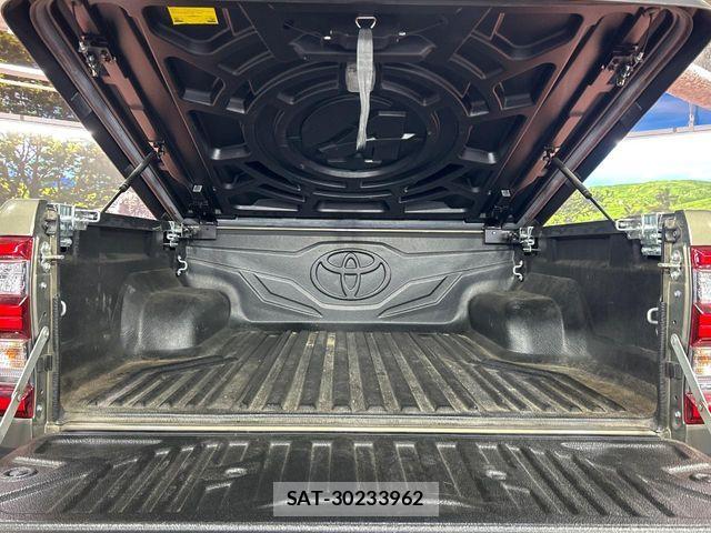Toyota HILUX 2022-12 8130504-9