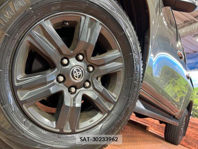 Toyota HILUX 2022-12 8130504-12