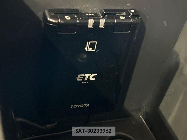 Toyota HILUX 2022-12 8130504-5