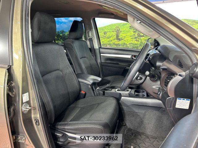 Toyota HILUX 2022-12 8130504-7