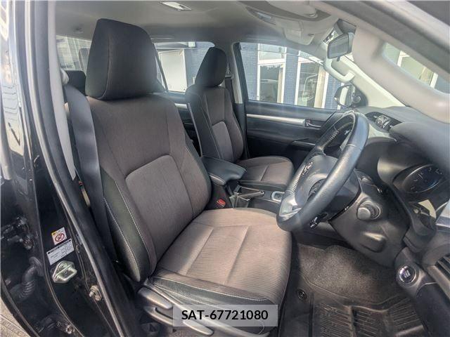 Toyota HILUX 2018-09 8130512-11